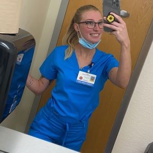 Meet your Posher, Alexis